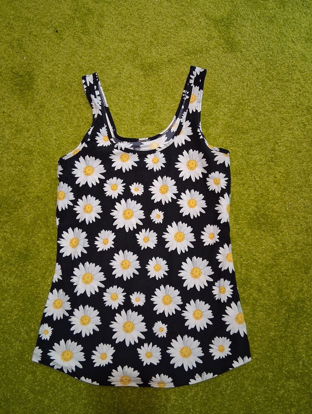 NWOT No Boundaries Daisy Print Tank Size Juniors L (11-13)